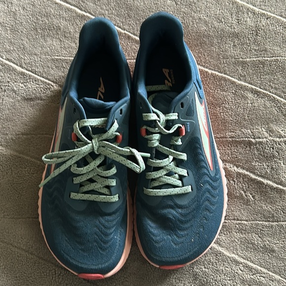 Women’s Altra Torin 7 in new condition, blue/pink size 7 - Picture 2 of 4